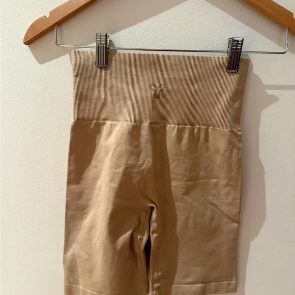 TNA Beige Ribbed Workout Set - Picture 4 of 6